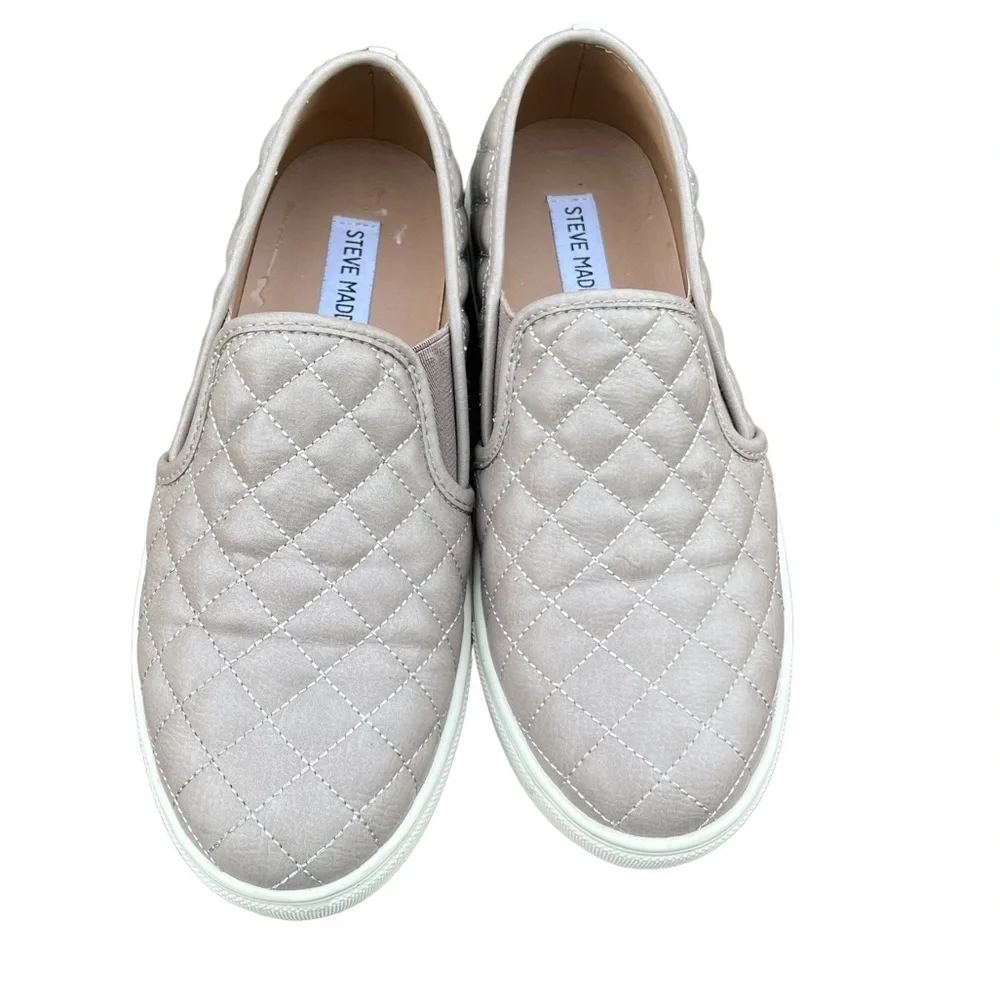 Steve Madden Ecentrcq Quilted Silver Slip On Loafer Size: 8.5
